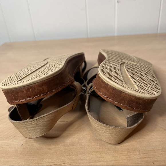 Chaco Wayfarer Sandals Buckle Ankle Strap Leather Tan Womens Size 8 - Picture 7 of 12